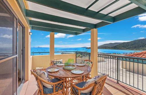 Airlie Beach Apartment | Aquarelle