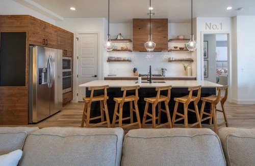 Santa Clara House | Arcadia 48 | Pinball * SLEEPS 25 * Ping Pong