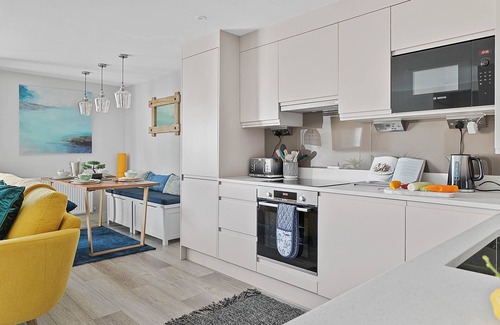 Dartmouth Cottage | Architect designed luxury apartment with parking, central Dartmouth