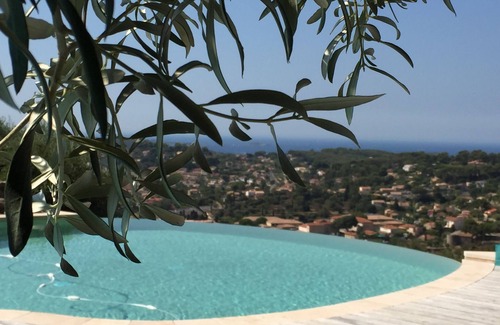 Ollioules Villa | Architect-designed villa with pool and jacuzzi, sea view