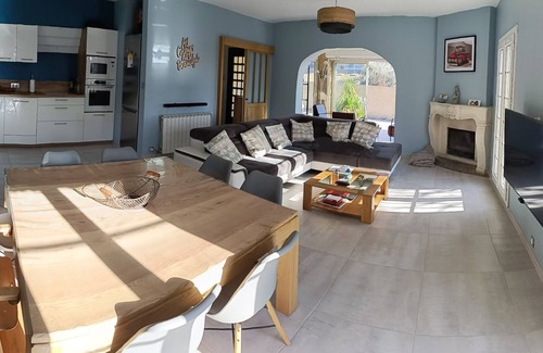 Morieres-les-Avignon House | Architect-designed house in quiet Provence, 10 minutes from Avignon