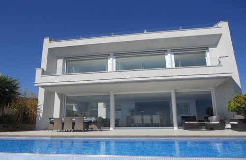 Tamariu Villa | Architect- villa, heated infinity pool, stunning 360° sea/mountain view, WIFI
