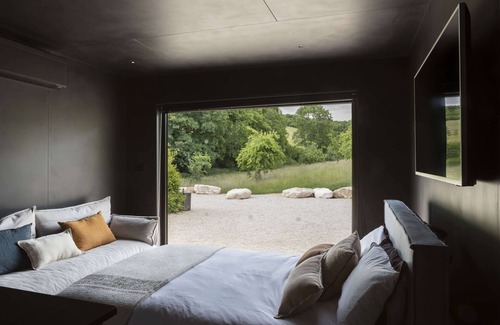 Whittington Cabin | Architectural gem on an acclaimed cotswold farm /1