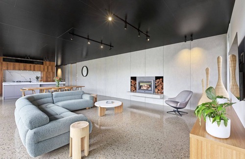 Portsea House | Architectural masterpiece, luxurious pool and entertaining area (sleeps 8)