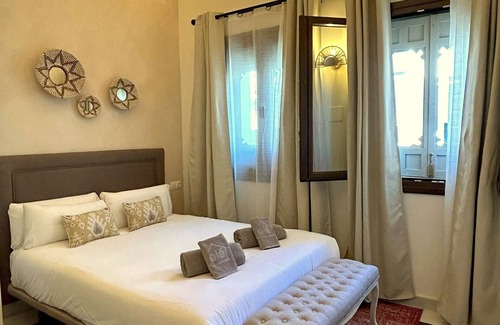 Historical Center Hotel | Arco de la Seda H. Doble