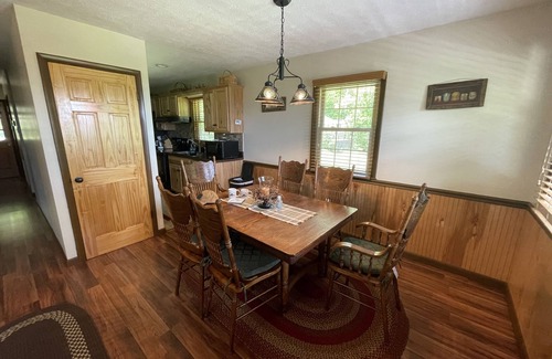 Luray Cabin | Are you ready to relax and enjoy the fresh mountain air in privacy?