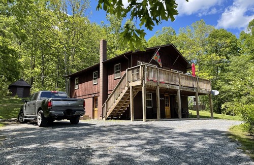 Luray Cabin | Are you ready to relax and enjoy the fresh mountain air in privacy?