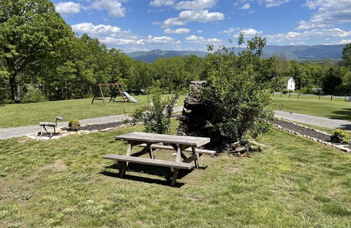 Luray Cabin | Are you ready to relax and enjoy the fresh mountain air in privacy?