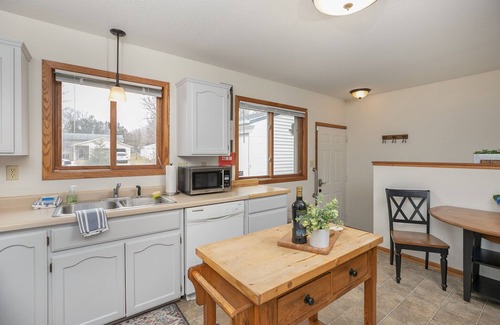 Rochester House | Are you traveling to Rochester? Be our guest!