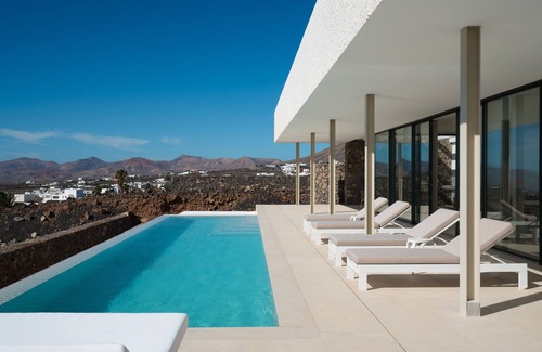 Tias Villa | Areté. Casa Fuego, con Increíble Terraza y Vistas Panorámicas al mar