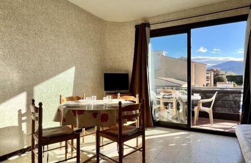 Argeles Plage Apartment | Argelès-sur-Mer : Studio cabine avec terrasse, proche plage et commerces, parfait pour famille - FR-1-225-637