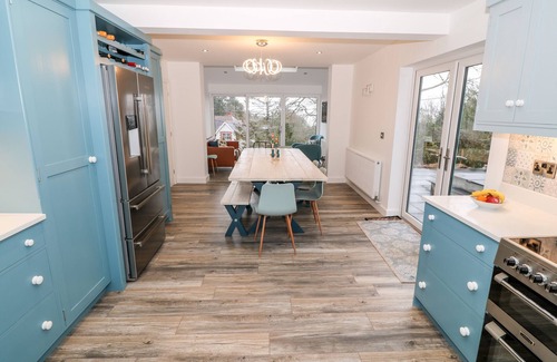 Llanbedrog House | ARGRAIG, pet friendly, luxury holiday cottage in Llanbedrog