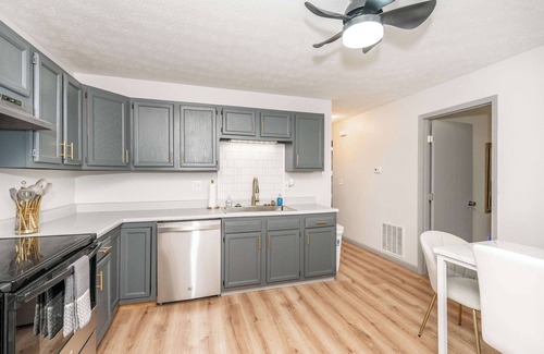 Williamstown Condo | Arkstone Retreat 1 – Chic Downtown Escape!