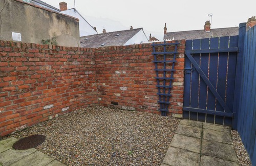 Beverley House | ARMSTRONG COTTAGE, family friendly, with a garden in Beverley