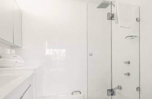 Robertsons Beach Apartment | Arrive to your next getaway in this retreat that is along the waterfront!
