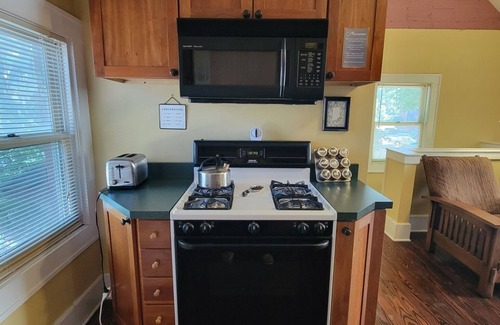 West Washington House | Art and Lodging
