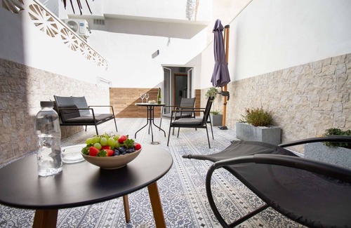 San Anton Apartment | Art Apartment II, One Bedroom Apartment with Private Patio