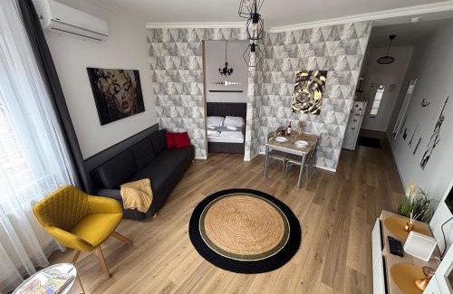 Pecs Apartment | Art-déco