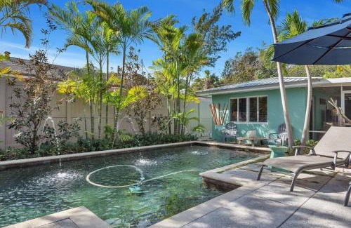 Lake Worth Apartment | Art Deco Apt w Pool One Mile to Beach Pets Welcome