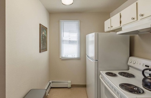 Downtown Anchorage Apartment | Art Deco Downtown 1 Bdrm 2 Beds