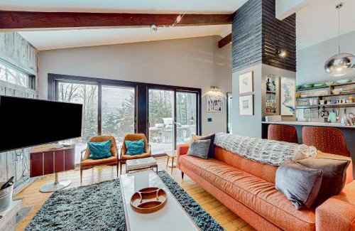 Stowe Hollow House | Art Rocks
