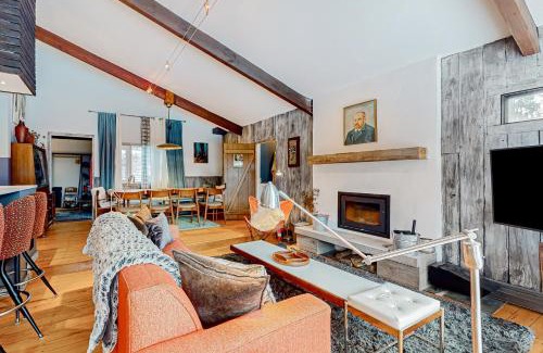 Stowe Hollow House | Art Rocks
