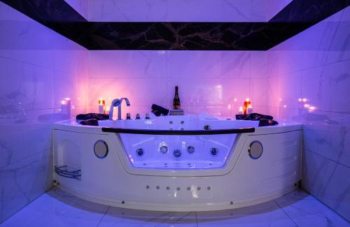Mulhouse Hotel | ART & SPA Luxury bedroom at the heart historical center