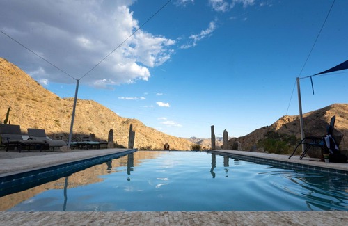 Morongo Valley Cottage | Artemis Cottage-Spacious Desert Retreat at 25 acres gated private Hidden Passage