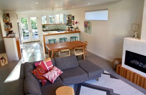 Newlands House | Artful Abode: Breezy In/Out Flow, Views & RoofDeck. Easy Walk to Pearl & Trails