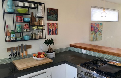 Newlands House | Artful Abode: Breezy In/Out Flow, Views & RoofDeck. Easy Walk to Pearl & Trails