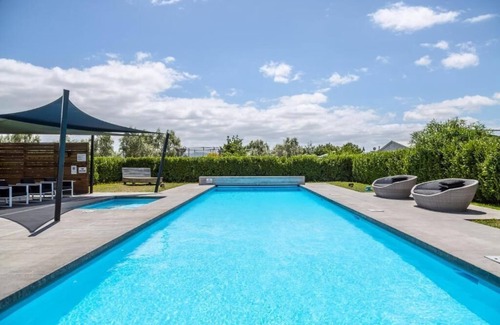 Martinborough House | Arthurs Vineyard - stunning 4 bedroom house is Pinot Grove