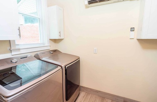 Spruce Pine House | Artisan Gem - 2 BR/1 Bath