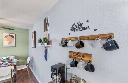 Fort Worth Apartment | Artistic 1BD: TCU Walkable, Vibrant & Convenient!