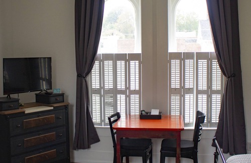 Paris Bed & Breakfast | Artistic Lodging King Suite