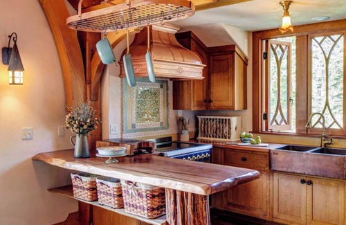 Mosier Cottage | Artistic Tolkienesque cottage in Mosier Oregon on private 27 acres