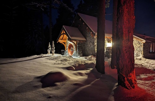 Mosier Cottage | Artistic Tolkienesque cottage in Mosier Oregon on private 27 acres