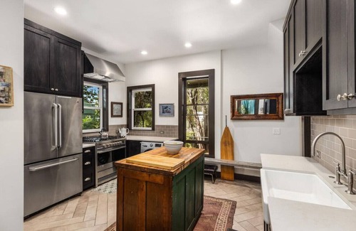 Buckman Neighborhood House | Artistic Victorian Gem in a Trendy neighborhood