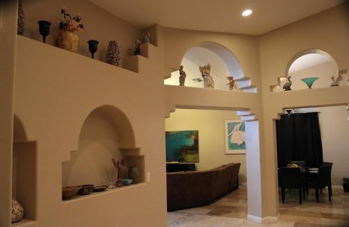 Paradise Valley Village House | Arts, Fenced Private Pool, Fire World