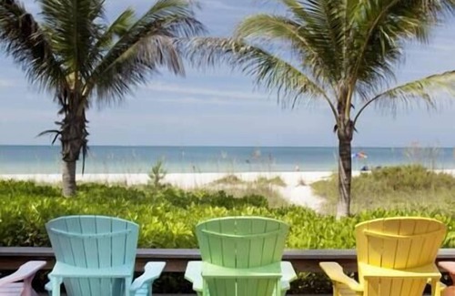 Village of the Arts Apartment | ArtSea2. 2BR · Upstairs Retreat w/Ample Parking | Near Beaches & LECOM