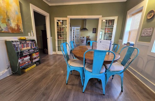 Bisbee House | Artsy&Historic 3BR+3BA On site parking! No Stairs!