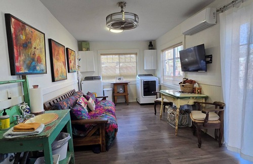 Bisbee House | Artsy&Historic 3BR+3BA On site parking! No Stairs!