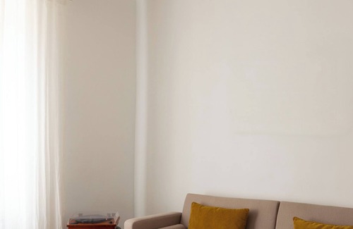Lourmarin House | Arty stay with terrace in Lourmarin in the heart of the historic center.