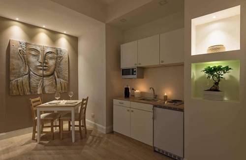 Universita Apartment | Aruna Suites