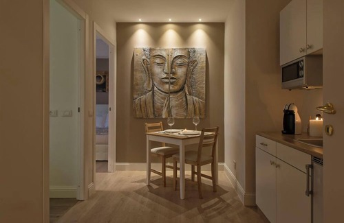 Universita Apartment | Aruna Suites