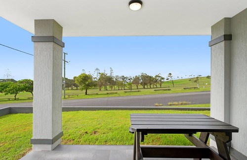 Crescent Head House | AS NEW SPARKLING 3 BEDROOM TOWNHOUSES ON THE GOLF COURSE