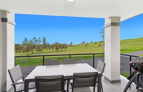 Crescent Head House | AS NEW SPARKLING 3 BEDROOM TOWNHOUSES ON THE GOLF COURSE