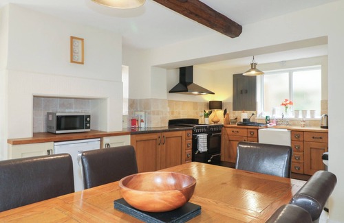 Alton Cottage | ASH HOUSE, pet friendly, character holiday cottage in Alton