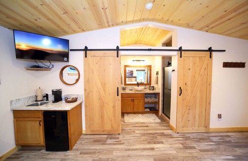 Three Rivers House | Ash Mountain Suite 1 mile to Sequoia Natl Park!