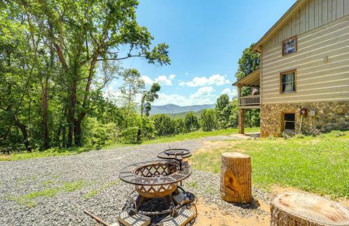 Warrensville House | Ashe County Log Cabin Mountain-View Deck, Sauna