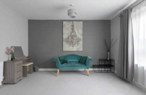 Bletchley House | Ashland House - close to Stadium and Shopping Centre
